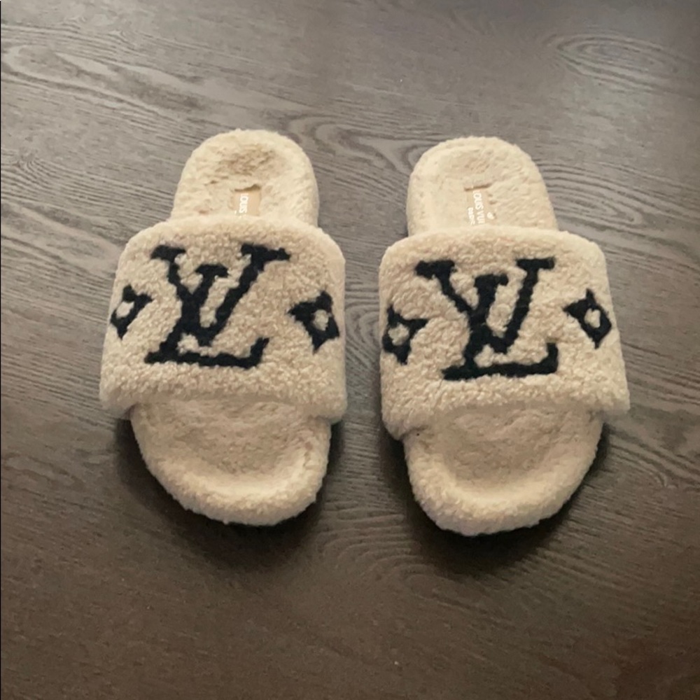 Beige slides